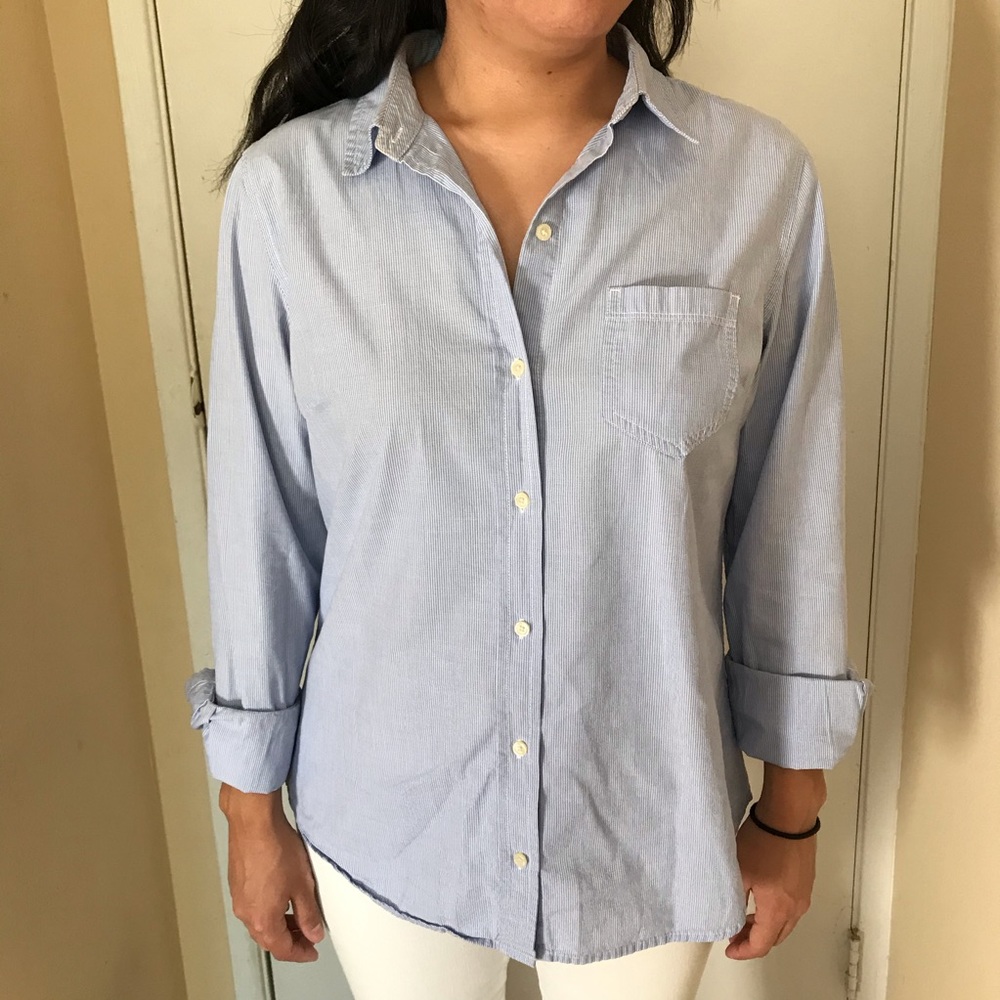 Size Medium Gap Button Down Shirt